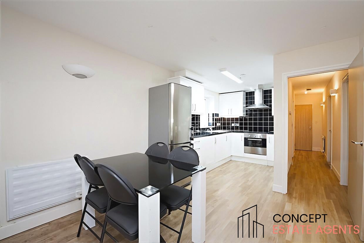 Flat Eaton Road in Greater London