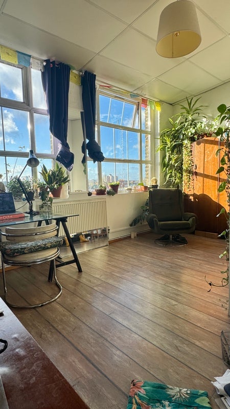 Room Belfast Road in Greater London