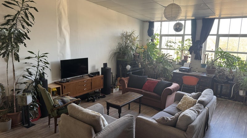 Room Belfast Road in Greater London