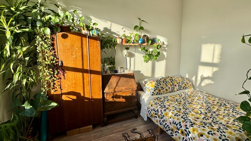 Room Belfast Road in Greater London