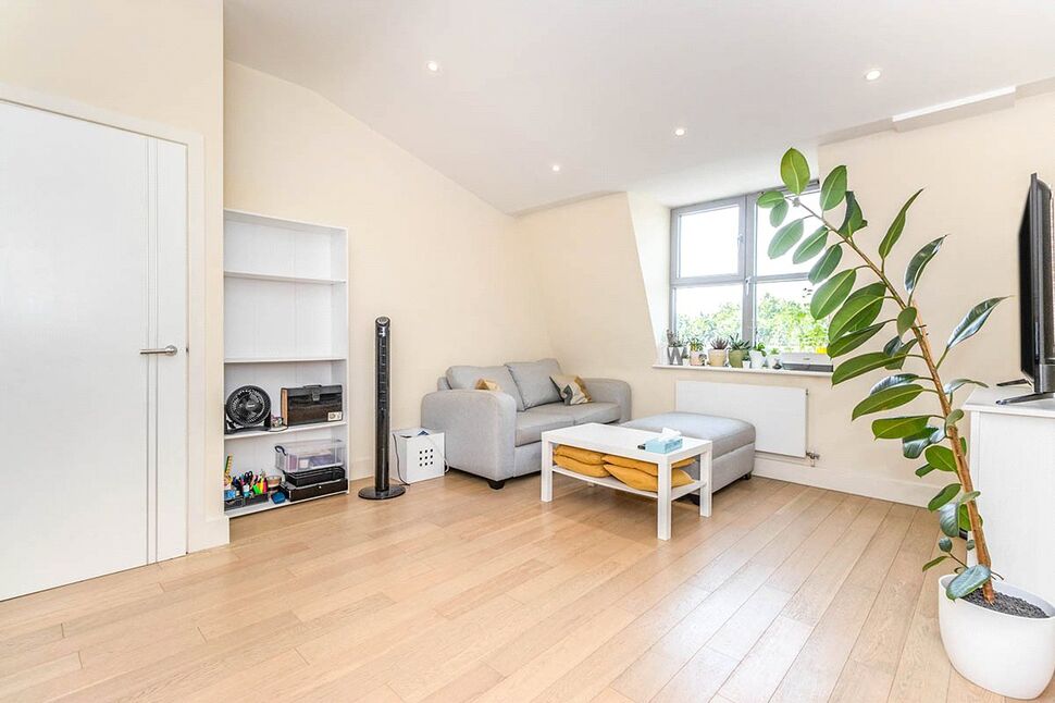 Flat Barnsbury Lane in Greater London