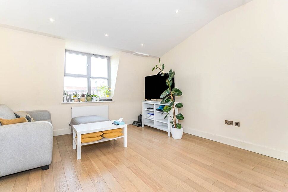 Flat Barnsbury Lane in Greater London