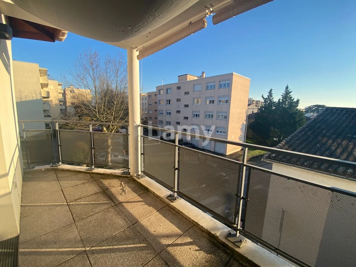 Flat Montée du Vernay in Caluire-et-Cuire