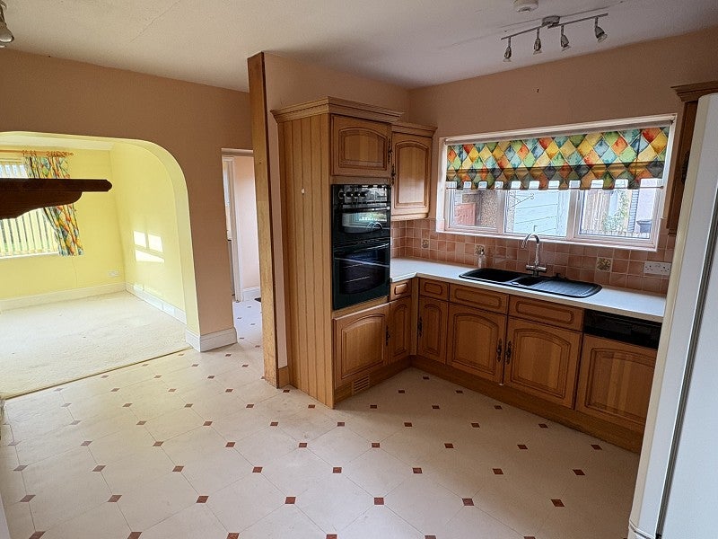 House Knapps Drive in Winscombe