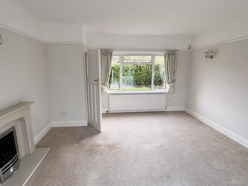 House Knapps Drive in Winscombe