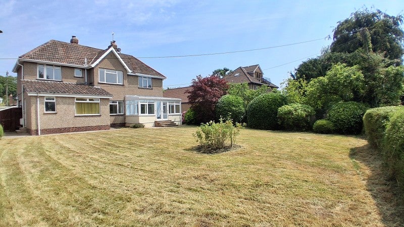 House Knapps Drive in Winscombe