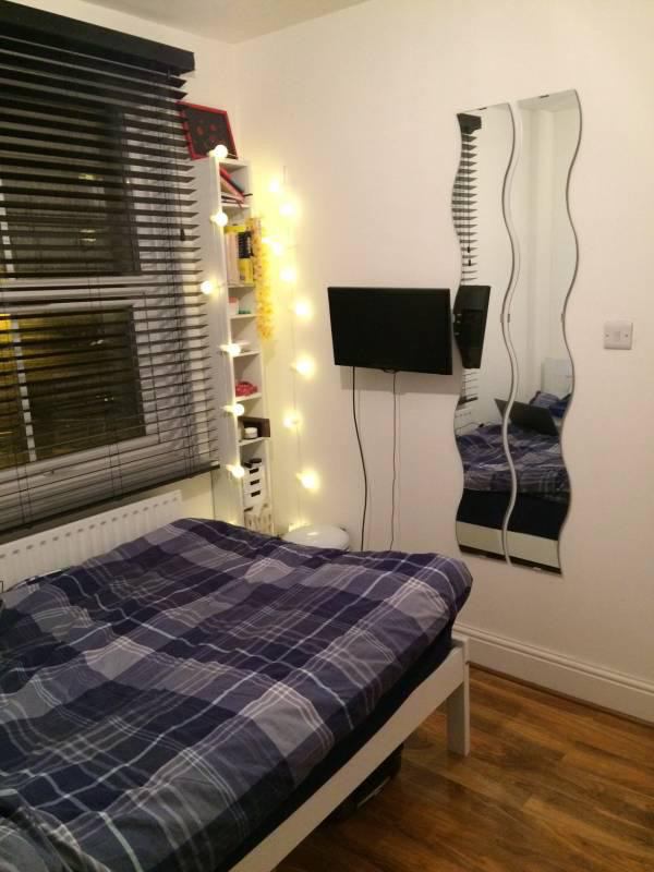 Room Ropley Street in Greater London