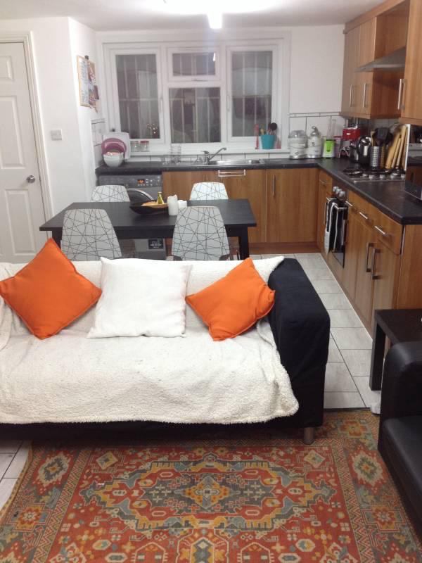 Room Ropley Street in Greater London