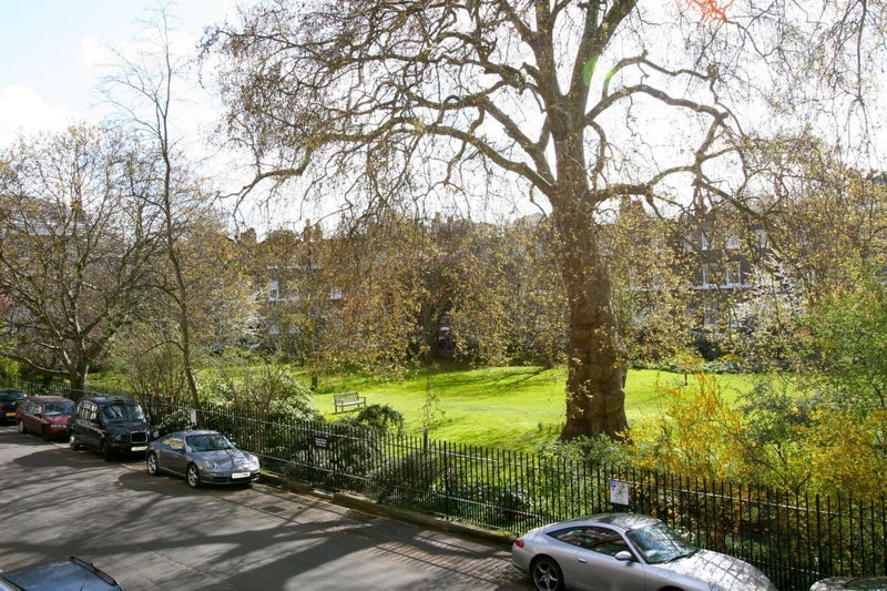 Flat Gloucester Circus in Greater London