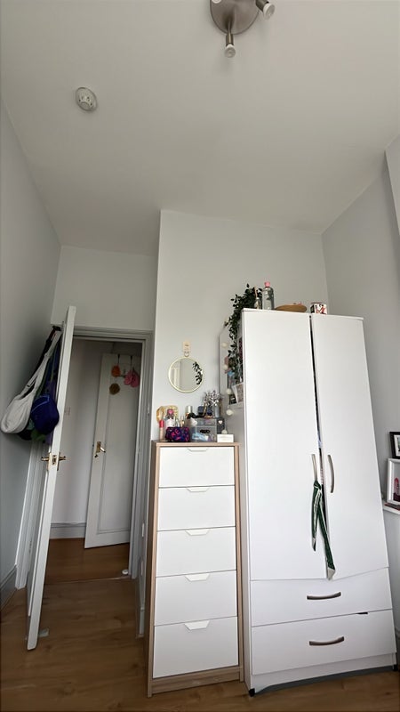 Room King Henry's Road in Greater London