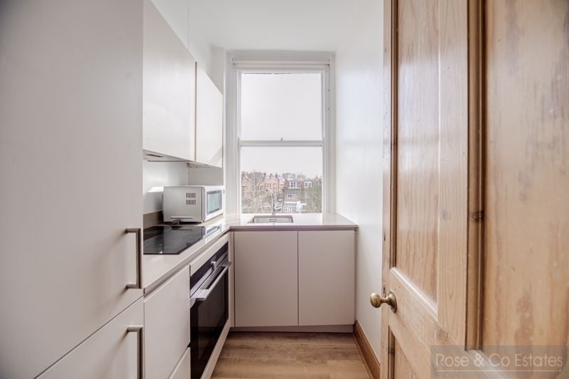 Flat Greencroft Gardens in Greater London