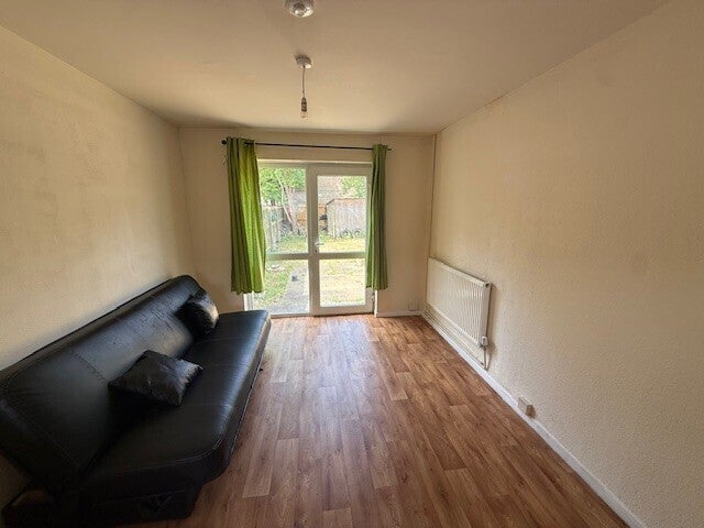 Flat Crabtree in Peterborough