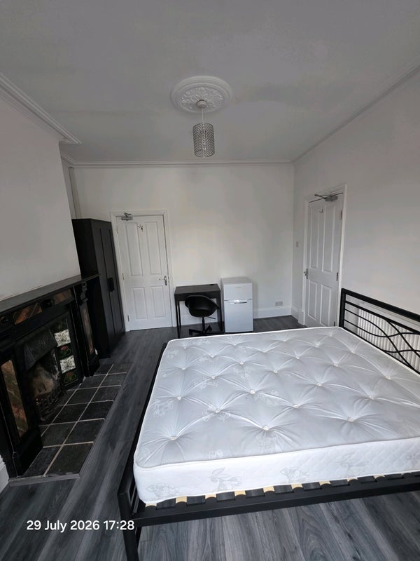 Room Albany Road in Birmingham