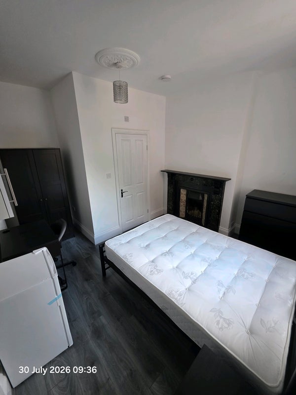 Room Albany Road in Birmingham