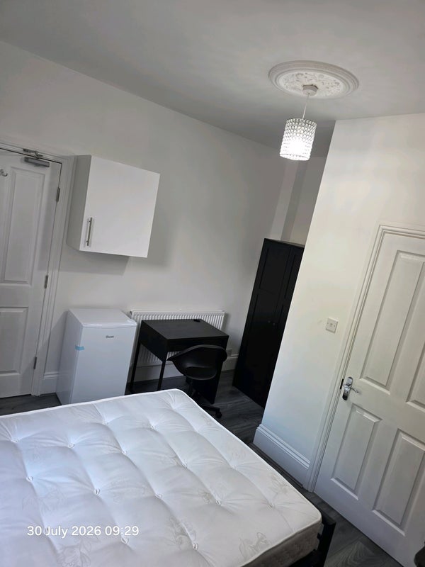 Room Albany Road in Birmingham