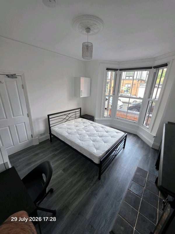 Room Albany Road in Birmingham