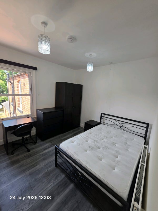 Room Albany Road in Birmingham