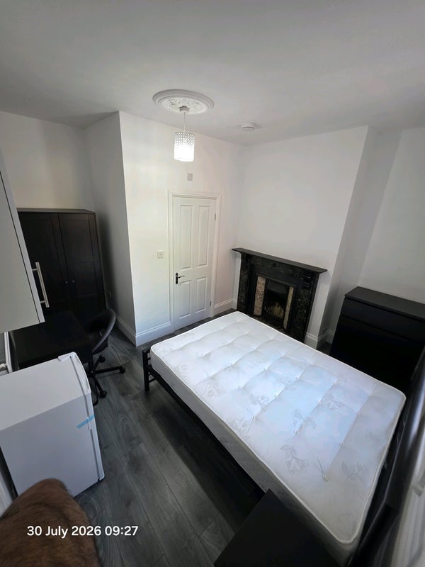 Room Albany Road in Birmingham