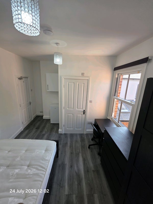 Room Albany Road in Birmingham