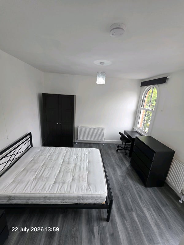 Room Albany Road in Birmingham