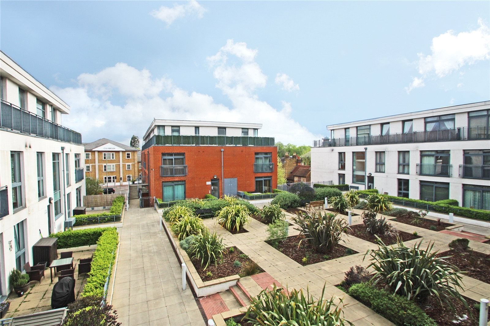 Flat Guildford Street in Borough of Runnymede