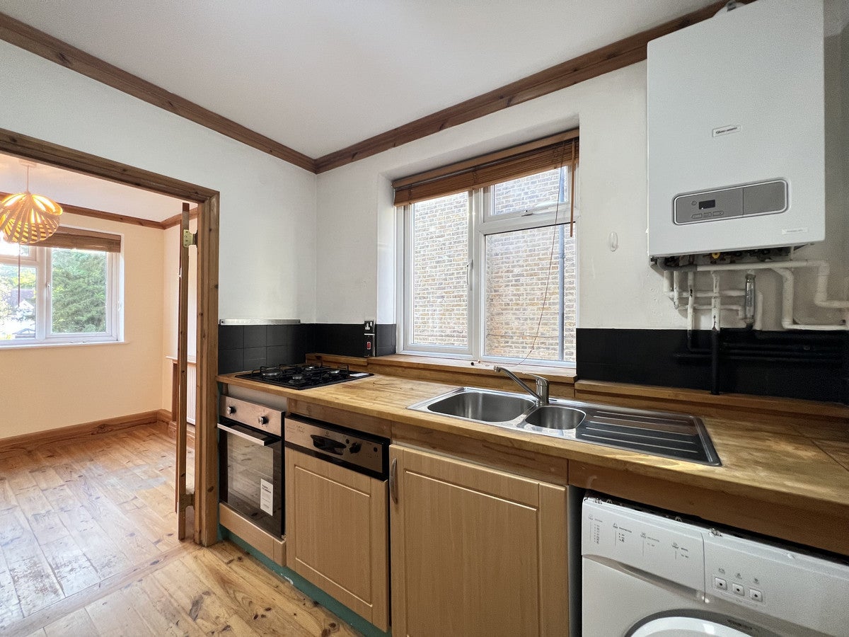 Flat Lansdowne Road in Greater London