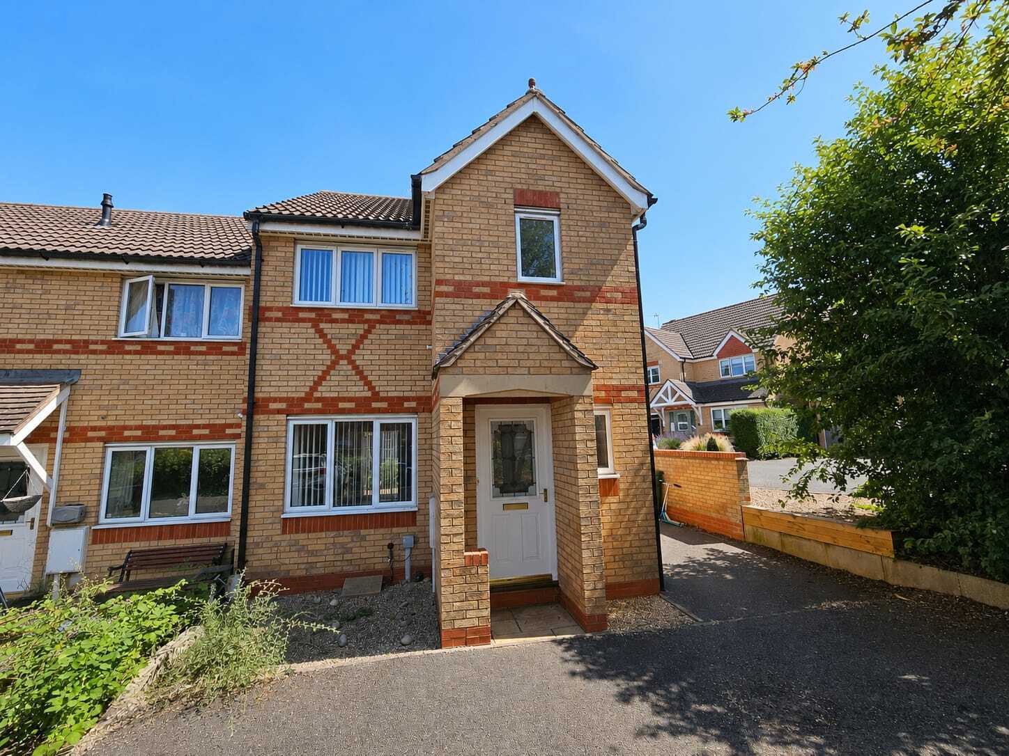 House Thatch Meadow Drive in Harborough
