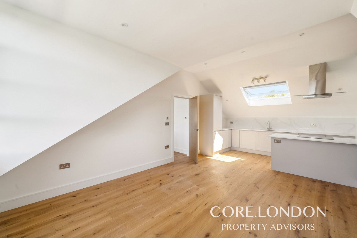 Flat Cumberland Park in Greater London