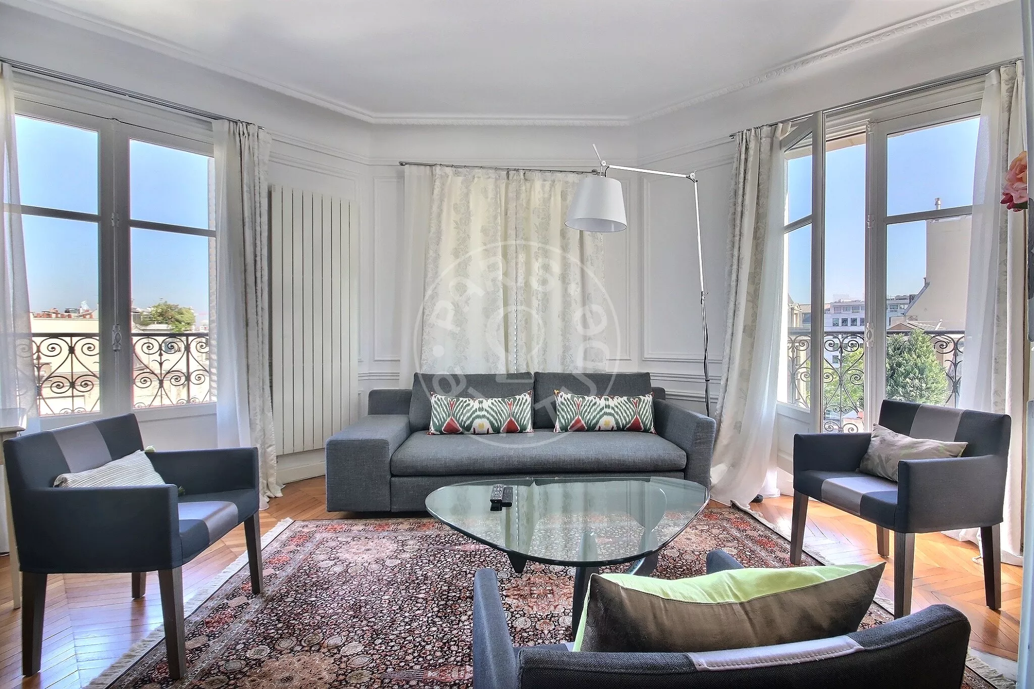 Flat Rue Chalgrin in Paris