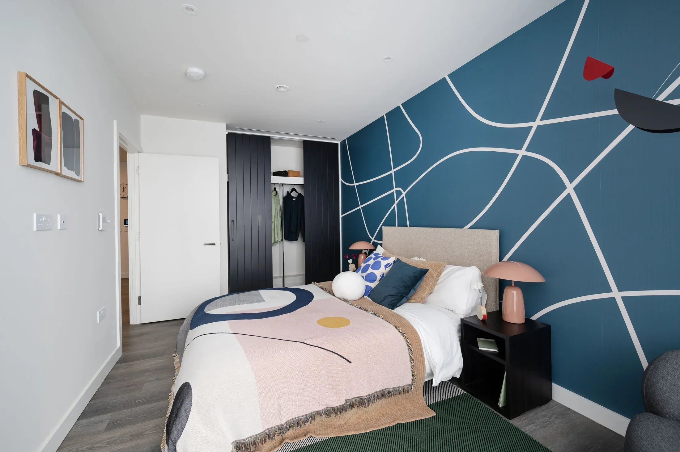 Flat Westfield Avenue in Greater London