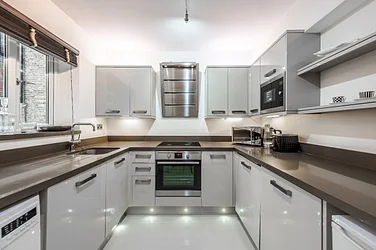 Flat Hans Crescent in Greater London