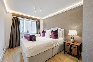 Flat Hans Crescent in Greater London