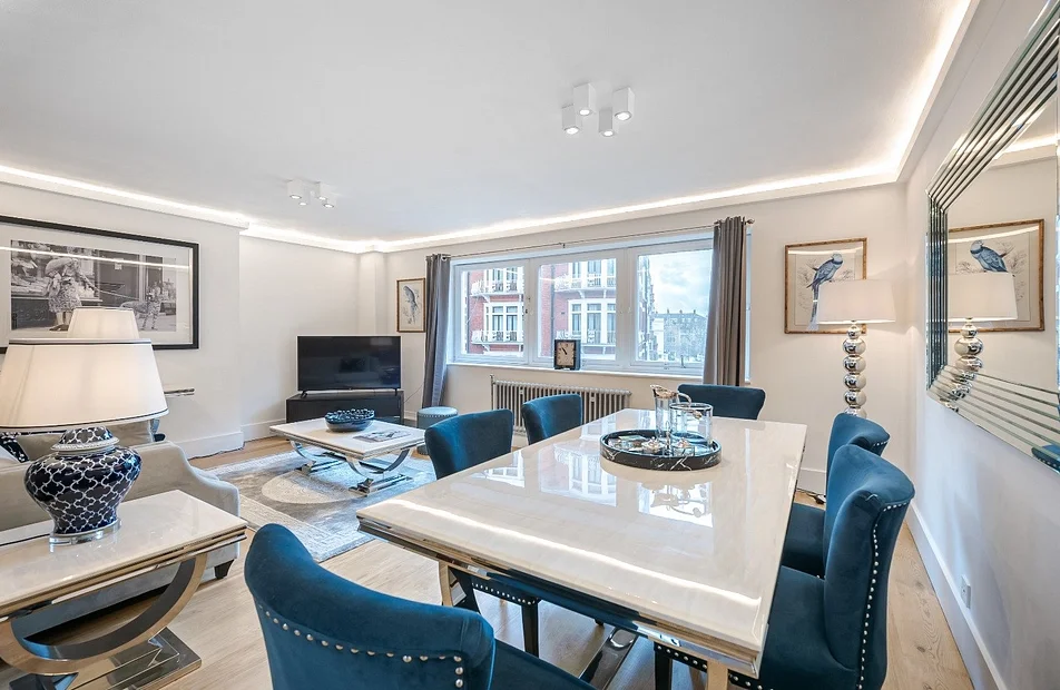 Flat Hans Crescent in Greater London