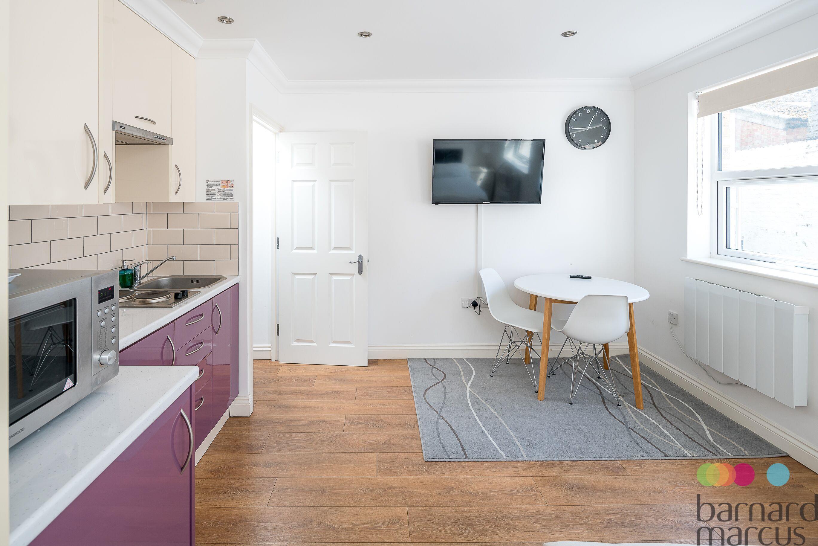 Flat Seagrave Road in Greater London