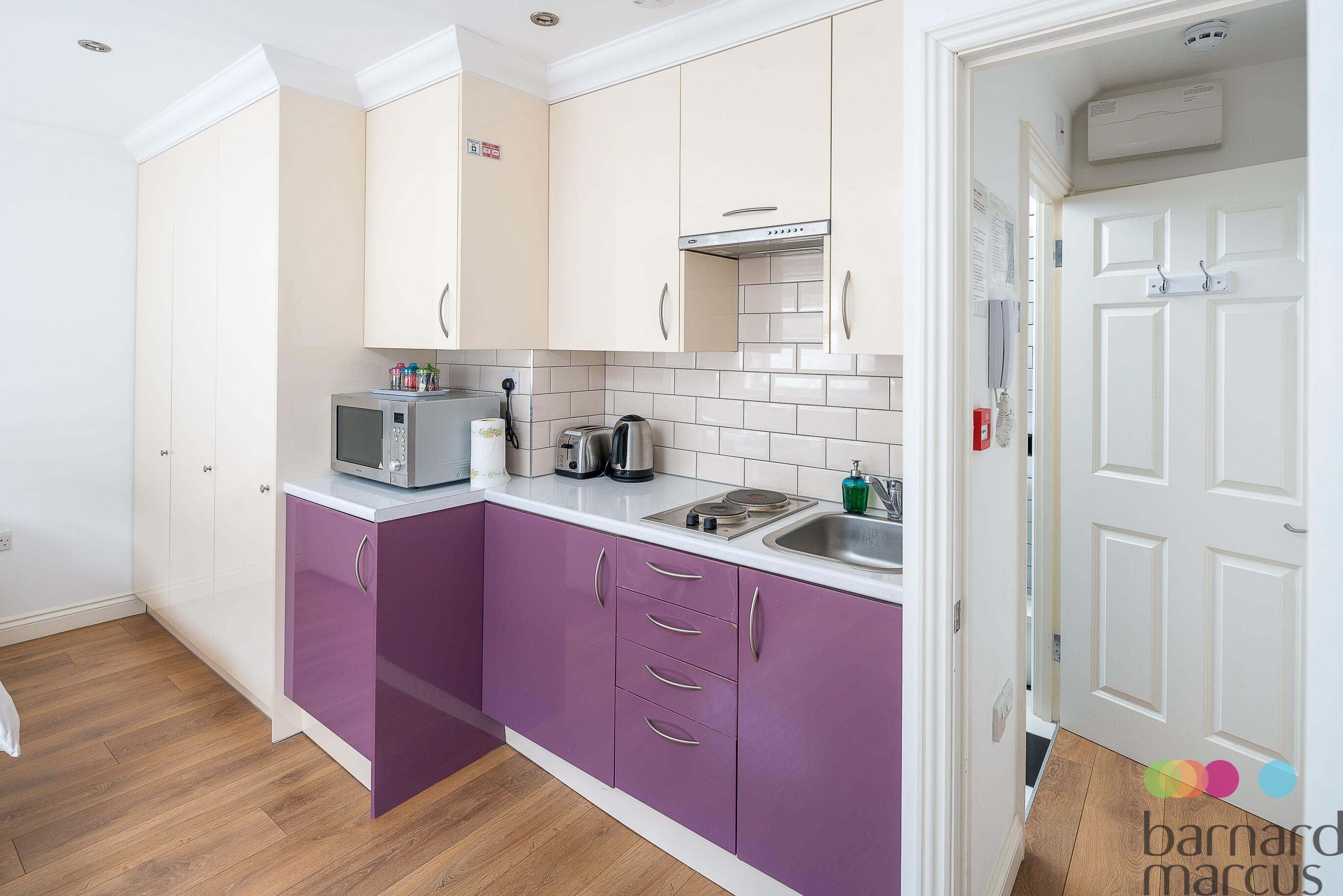Flat Seagrave Road in Greater London