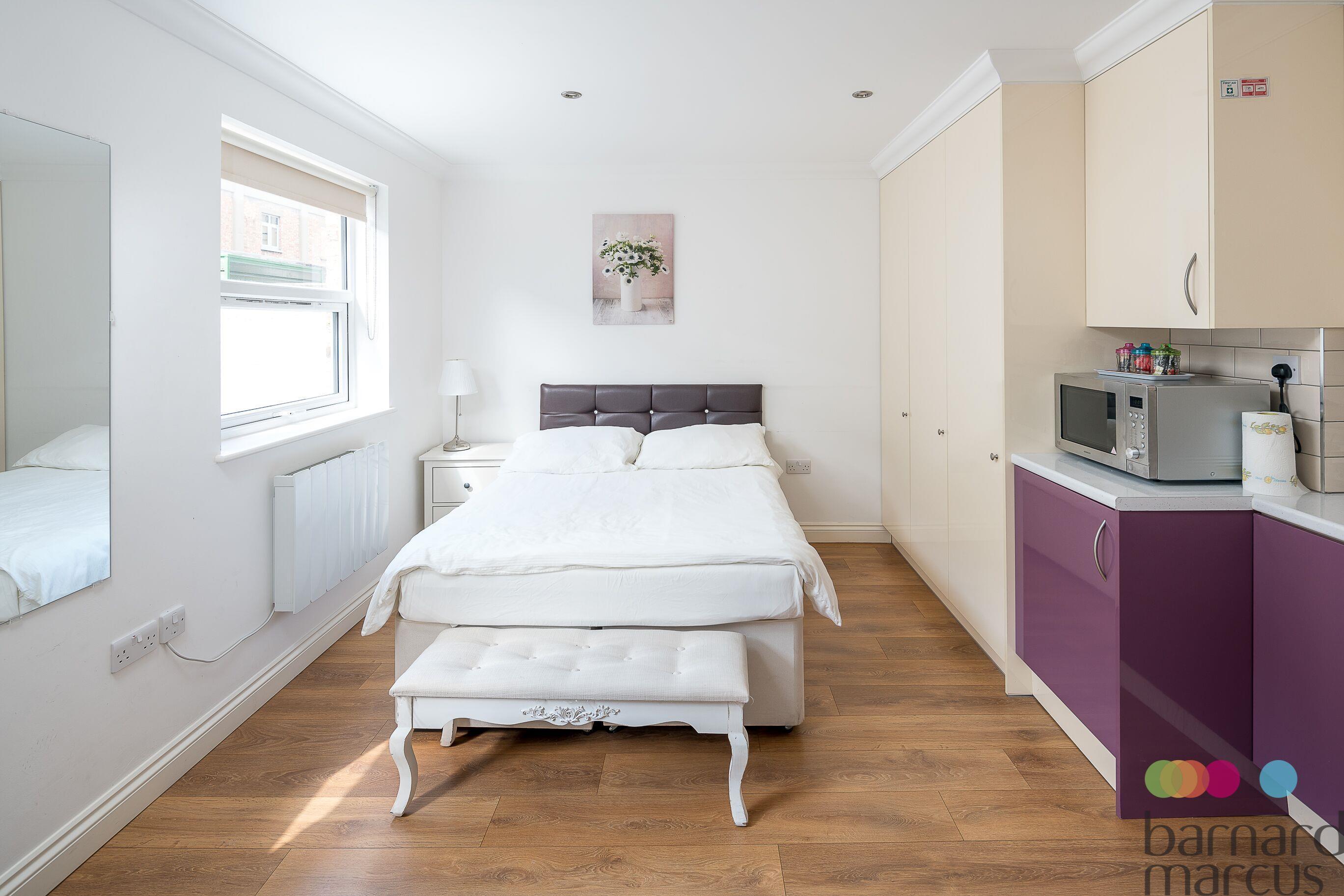 Flat Seagrave Road in Greater London