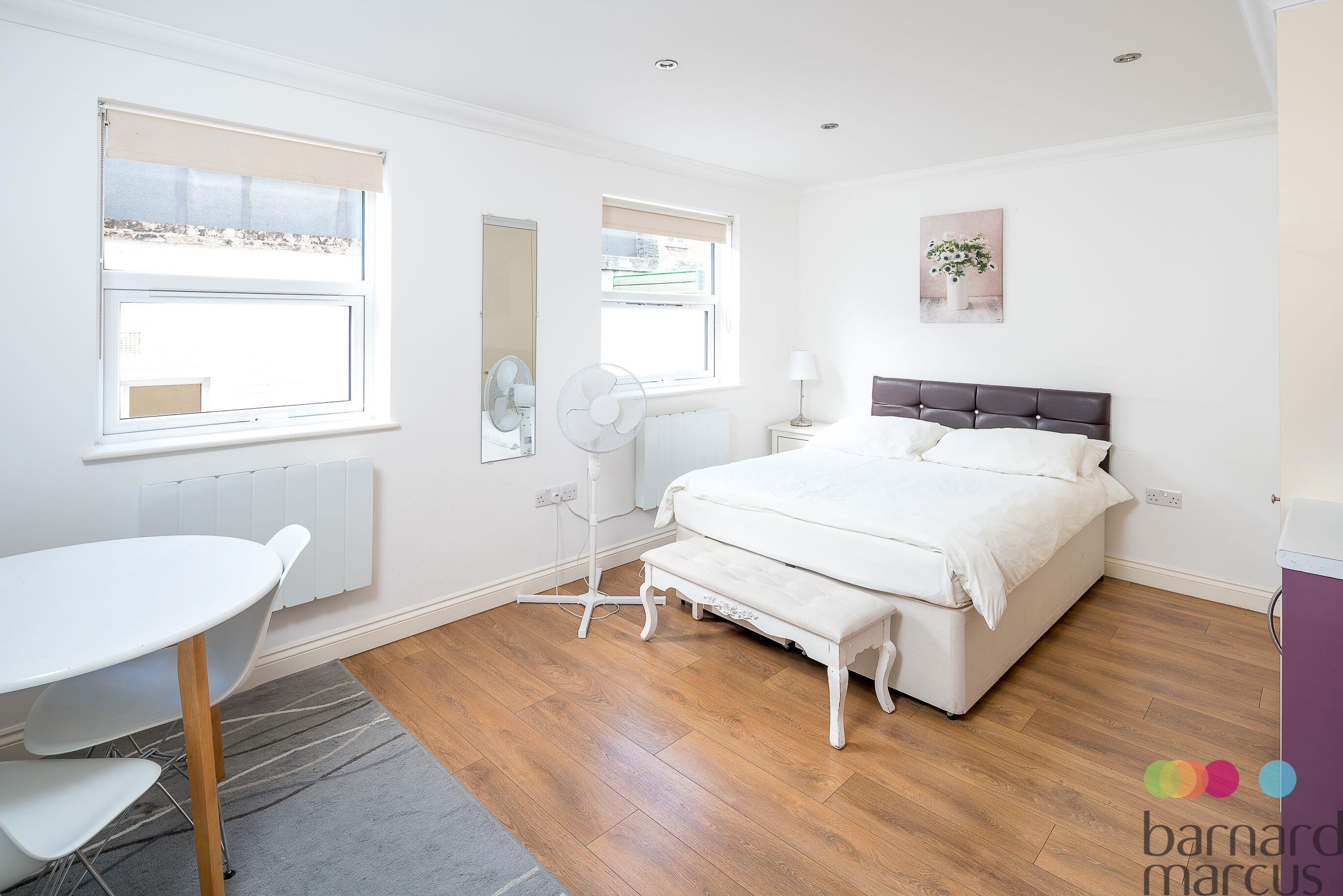 Flat Seagrave Road in Greater London