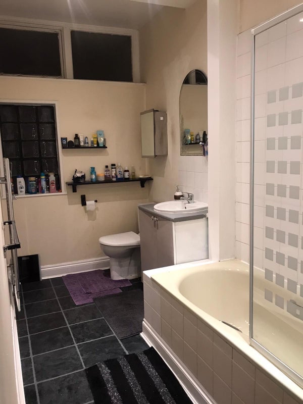 Room Selby Road in Greater London