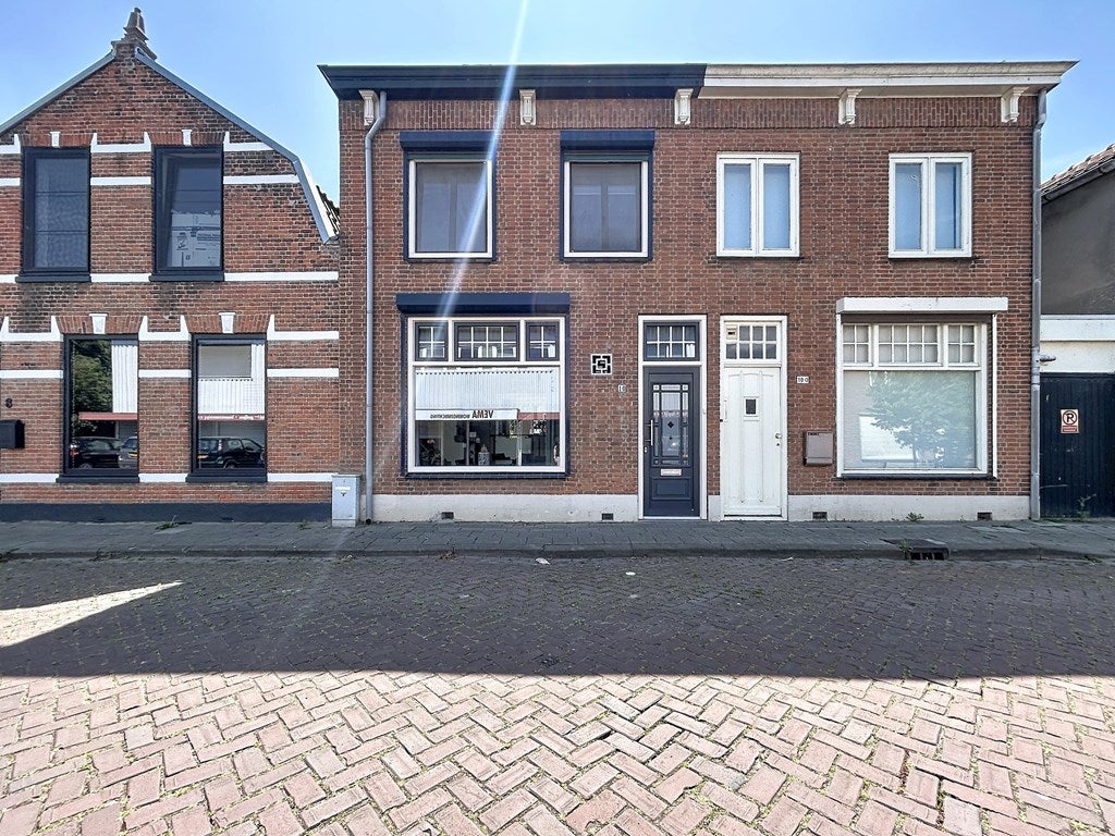 Huis Mr. P.C. Hennequinstraat 10 in Oostburg