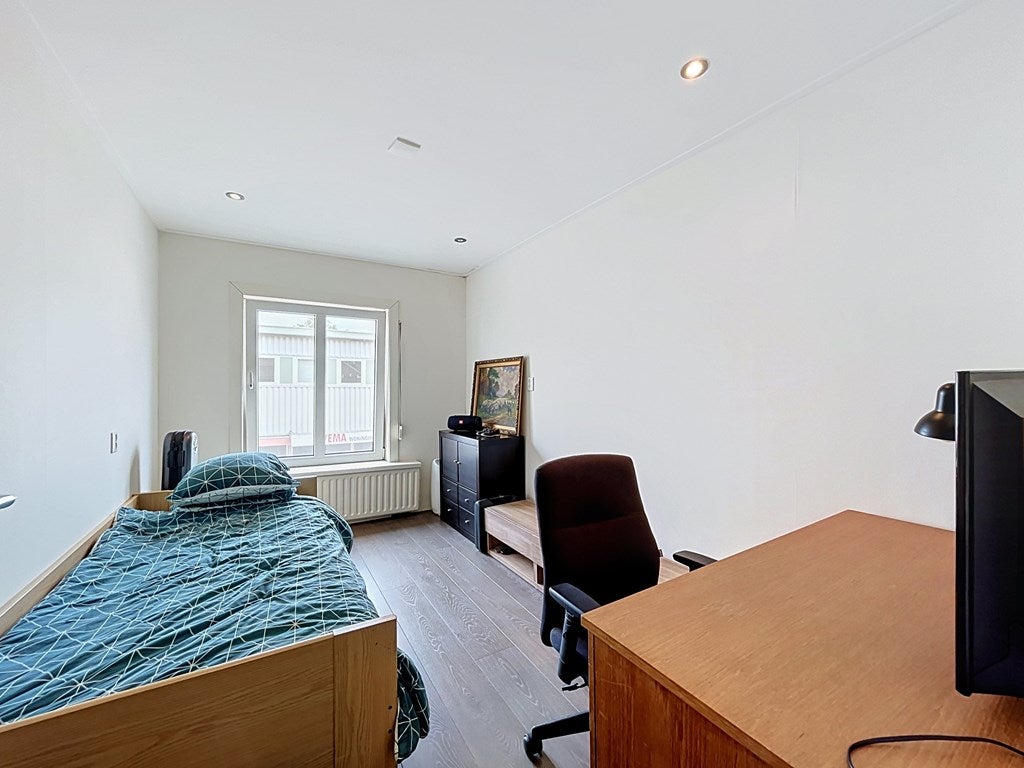Tussenwoning te koop: Mr. P.C. Hennequinstraat 10, Oostburg