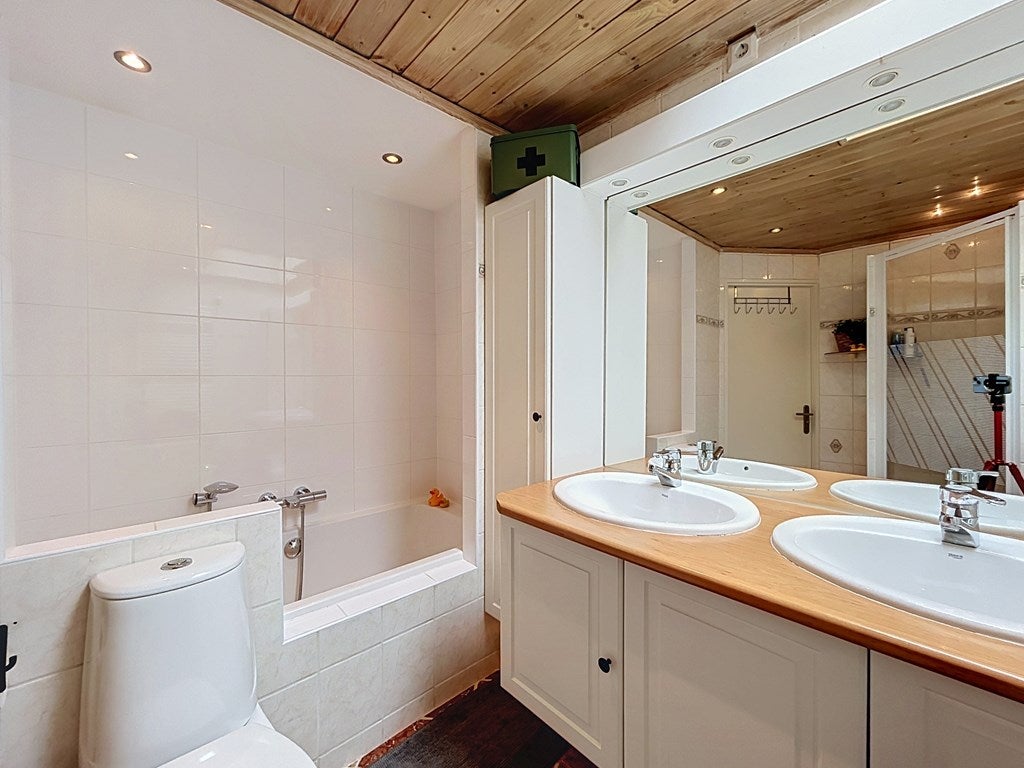Tussenwoning te koop: Mr. P.C. Hennequinstraat 10, Oostburg