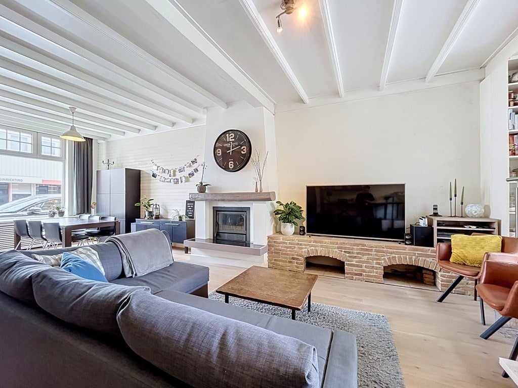 Tussenwoning te koop: Mr. P.C. Hennequinstraat 10, Oostburg
