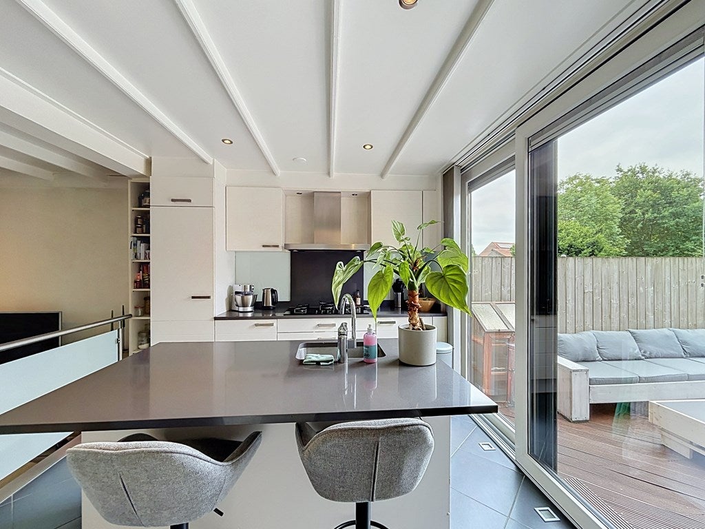 Tussenwoning te koop: Mr. P.C. Hennequinstraat 10, Oostburg