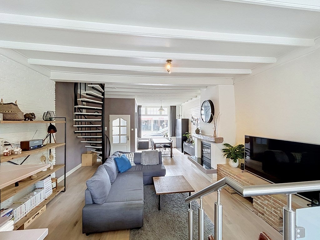Tussenwoning te koop: Mr. P.C. Hennequinstraat 10, Oostburg