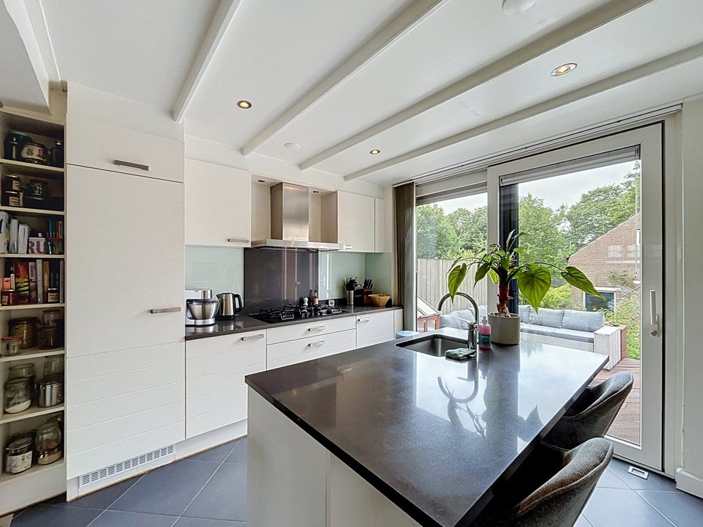 Tussenwoning te koop: Mr. P.C. Hennequinstraat 10, Oostburg