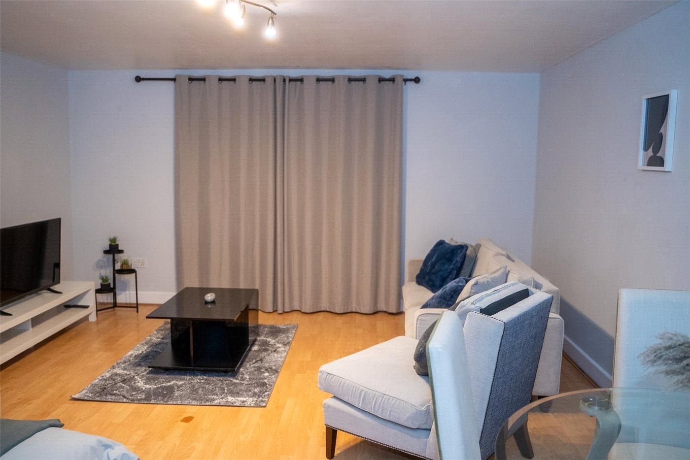 Flat Westferry Road in Greater London