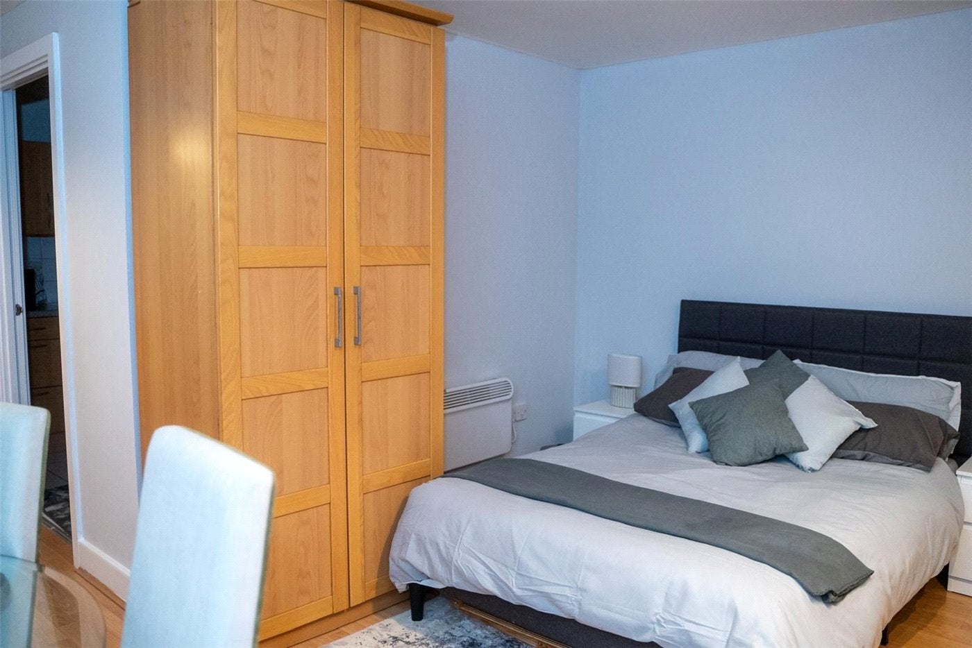 Flat Westferry Road in Greater London