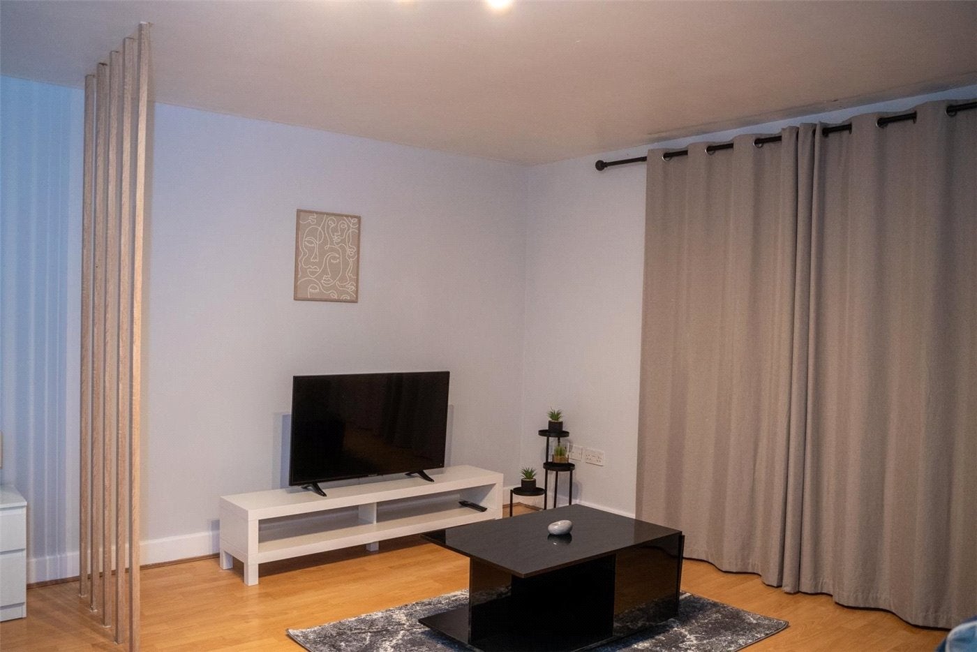 Flat Westferry Road in Greater London