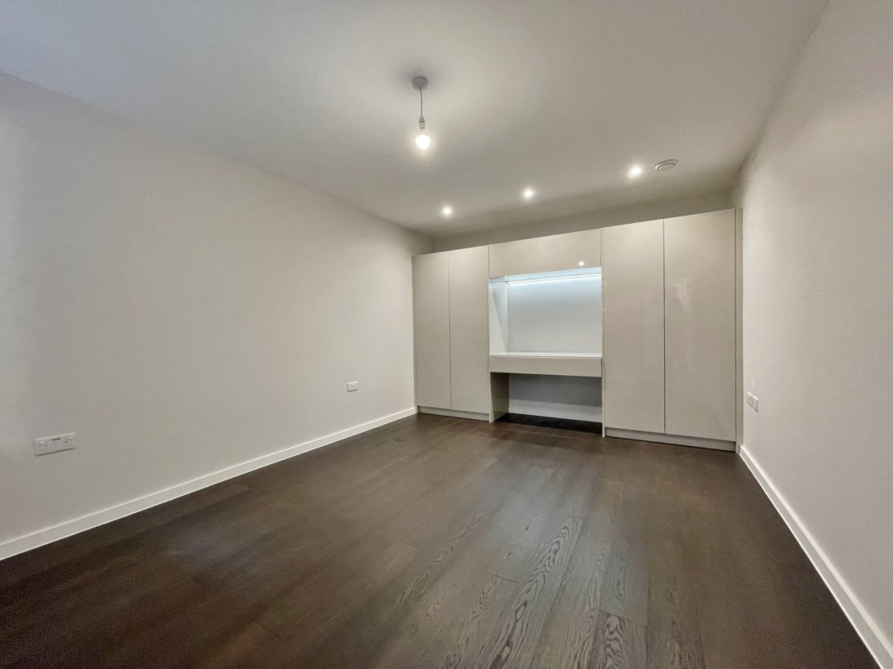 Flat Golders Green Road in Greater London