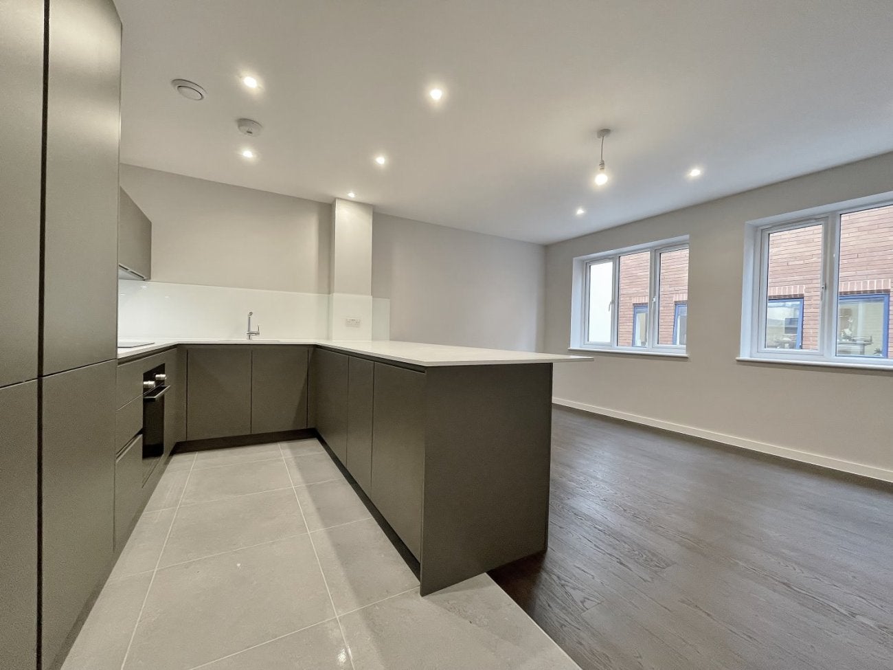 Flat Golders Green Road in Greater London